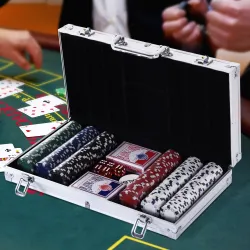 Maletín de Poker Profesional de Aluminio con 300 Fichas Juego Set de Poker Casino con 5 Dados 2 Barajas de Carta... - Ogal.Es