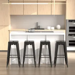 Conjunto de 4 Taburetes de Bar Estilo Industrial Apilables y con Reposapiés Aptos para Interiores y Exteriores 4... - Ogal.Es