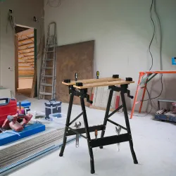 Banco de Trabajo Plegable Portátil con Tableros Ajustables Ángulo y Distancia 63,5x60,5x78 cm Madera Natural y N... - Ogal.Es