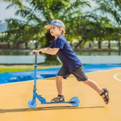Patinete Infantil Plegable con Luces Música Altura Ajustable Ruedas Brillantes Pedal LED Carga 50kg 67x32x65-78 ... - Ogal.Es