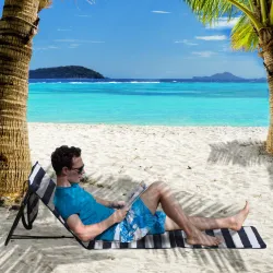 Conjunto de 2 Esterillas de Playa Plegable con Respaldo Reclinable y Bolsa de Transporte 142x51x40 cm Blanco y Azul - Ogal.Es