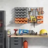 Estantería de Pared para Herramientas 95x54 cm con 28 Cajas Apilables y Diferentes Ganchos Gris y Naranja - Ogal.Es