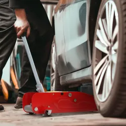 Gato Hidráulico de 2 Toneladas con Altura Ajustable 12-30 cm y 4 Ruedas para Apoyar Coches Rojo y Amarillo - Ogal.Es