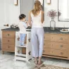 Torre de Aprendizaje 2 en 1 Convertible en Mesa y Silla con Barra de Seguridad 60x44,5x86 cm Blanco - Ogal.Es