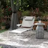 Tumbona Plegable con Respaldo Ajustable Reposacabezas y Estructura de Metal 160x66x98 cm Gris y Blanco - Ogal.Es