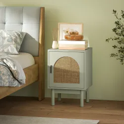 Mesilla de Noche con Puerta de Ratán Estante Ajustable y Patas de Madera Estilo Bohemio 40x35x58 cm Verde Claro - Ogal.Es
