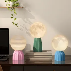 Juego de 3 Lámparas de Mesita de Noche 3D con 3 Colores Brillo Ajustable en 10 Niveles Conexión USB Blanco - Ogal.Es