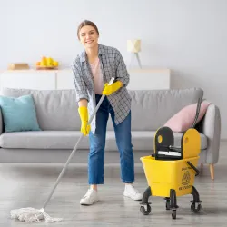 Cubo de Fregona con Ruedas y Escurridor Desmontable de Prensa Capacidad 26L Incluye Fregona y Asa Amarillo - Ogal.Es